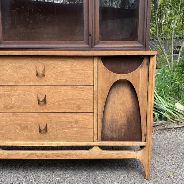 Broyhill Brasilia 2-Piece Walnut Hutch China Cabinet
