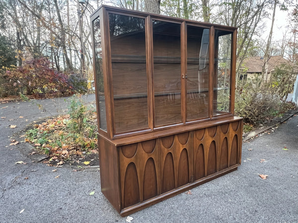 Broyhill Brasilia Large China Display and Buffet