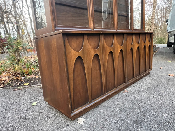 Broyhill Brasilia Large China Display and Buffet