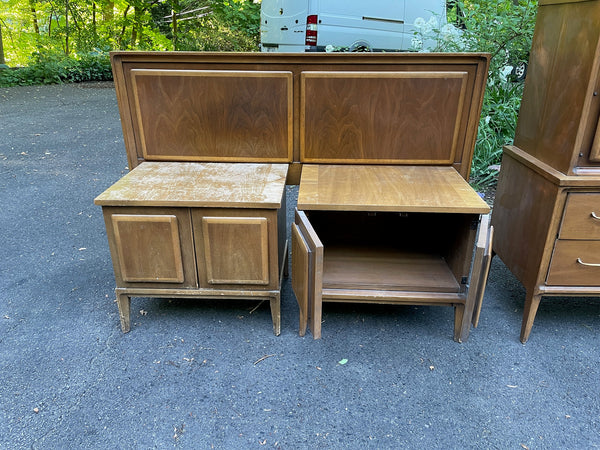Broyhill Forward ‘70 Bedroom Set