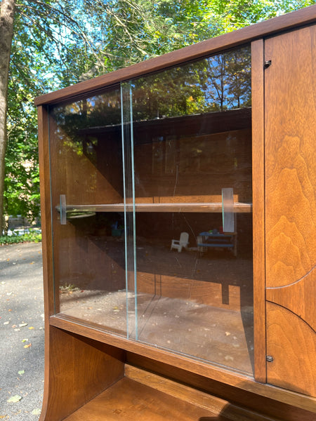 Broyhill Brasilia China Cabinet