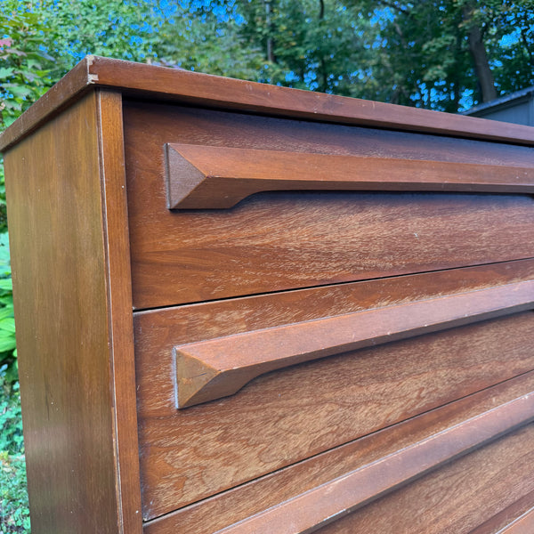 Vintage Mid-Century Modern Walnut Four-Drawer Highboy Dresser with Sculpted Wood Pulls