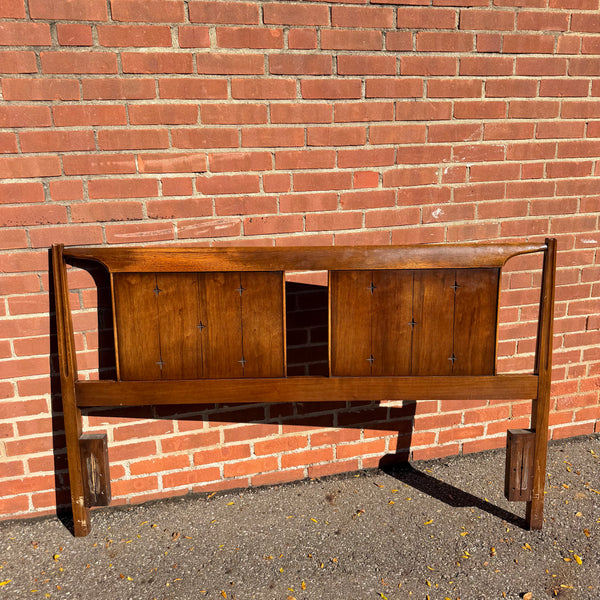 Broyhill Saga Mid-Century Modern Walnut Bedroom Set – Highboy, Lowboy, Pair of Nightstands, Full Headboard & Mirror