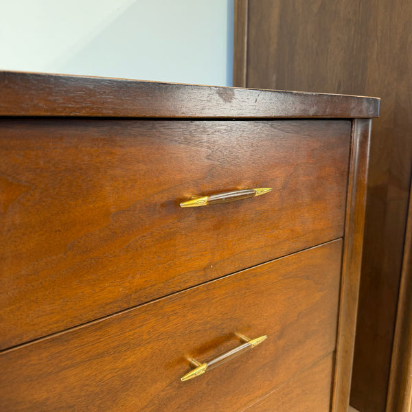 Broyhill Saga Bedroom Set