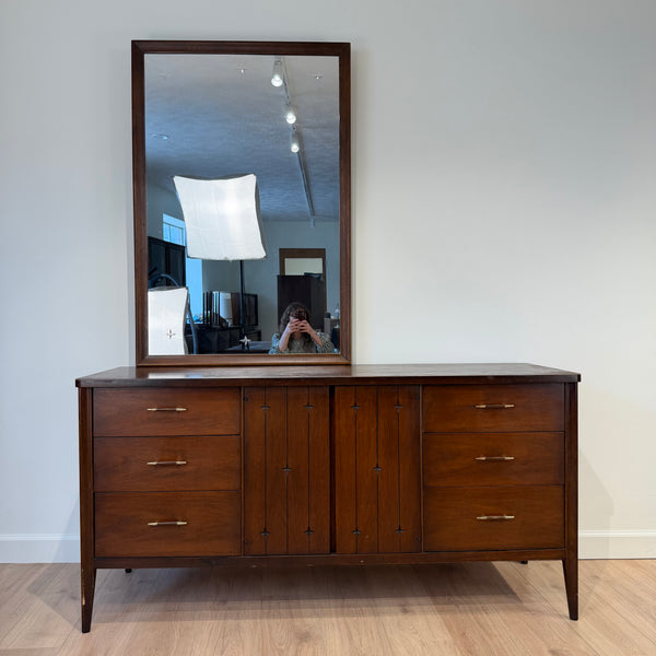 Broyhill Saga Bedroom Set