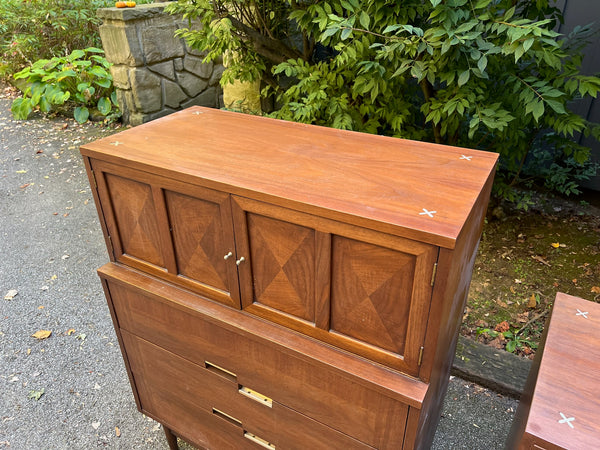 Vintage American of Martinsville Dresser Set