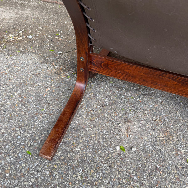 Pair of 1970s “Siesta” Bent Rosewood and Leather Lounge Chairs by Igmar Relling for Westnofa, Norway