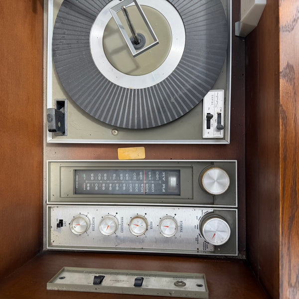 Sears Walnut Silvertone Solid State Stereo FM-AM Radio Phonograph