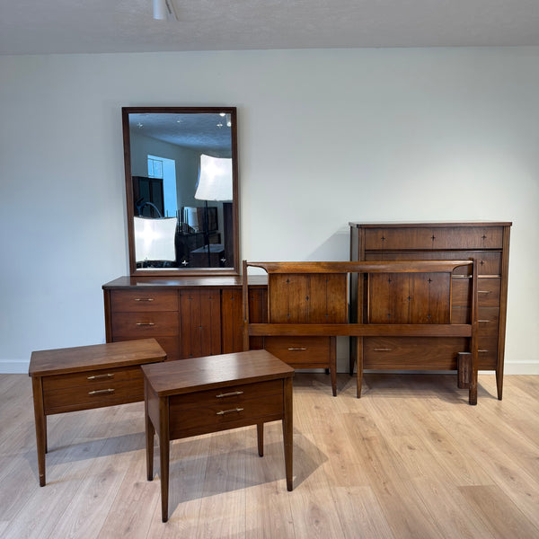 Broyhill Saga Bedroom Set