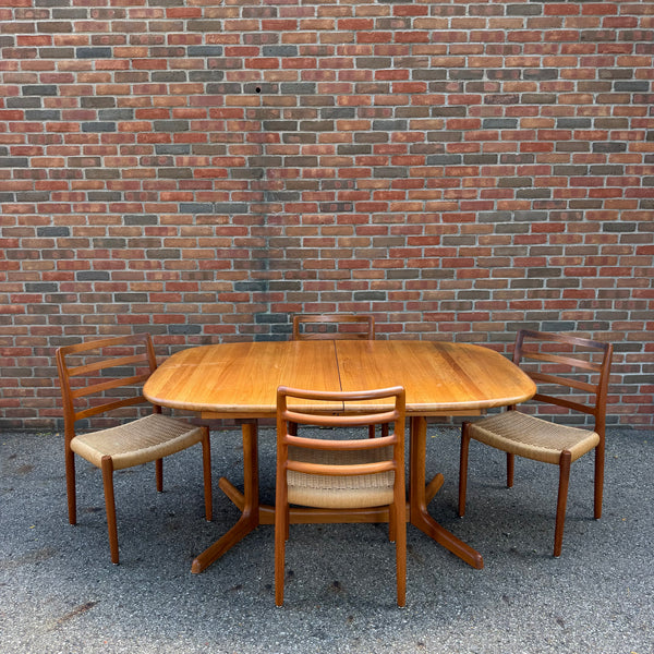 Danish Modern Teak Dining Set with 4 Niels Otto Møller Model 85 Chairs for for J.L. Møllers Møbelfabrik