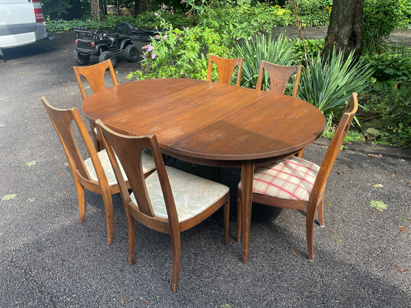 Broyhill Round / Oval Dining Set