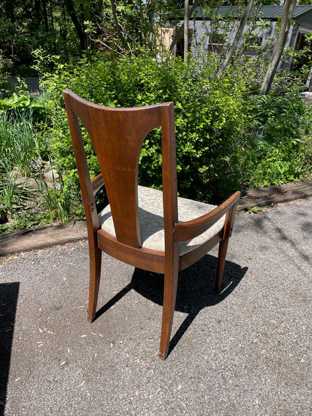 Broyhill Universal Six-chair Dining Set