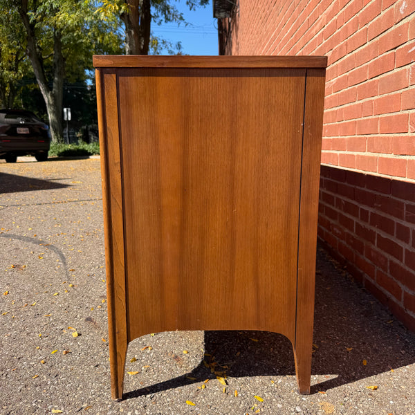 Kent Coffey Town House Mid-Century Modern Walnut 9-Drawer Dresser