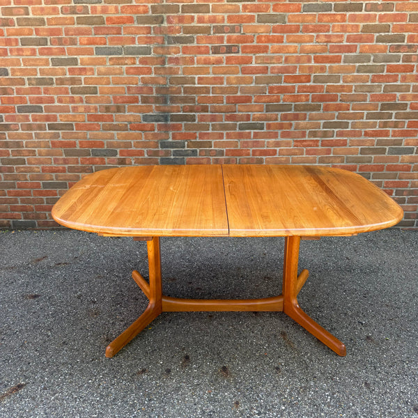 Danish Modern Teak Dining Set with 4 Niels Otto Møller Model 85 Chairs for for J.L. Møllers Møbelfabrik