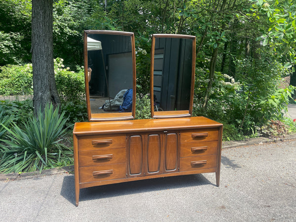 Broyhill Emphasis Dresser w Mirrors