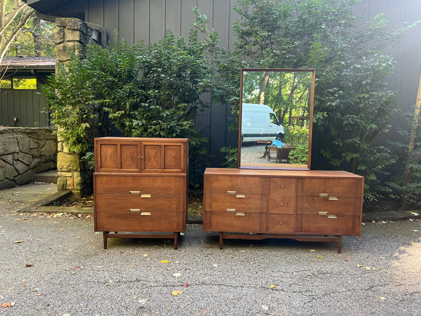 Vintage American of Martinsville Dresser Set