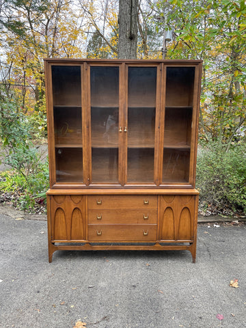 Broyhill Brasilia China Cabinet
