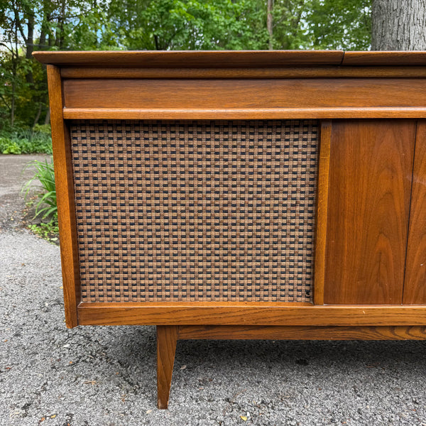 Sears Walnut Silvertone Solid State Stereo FM-AM Radio Phonograph
