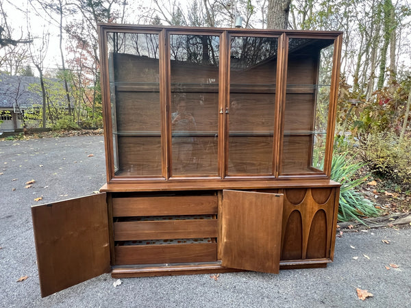 Broyhill Brasilia Large China Display and Buffet