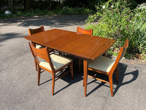 Broyhill Saga Small Dining Set