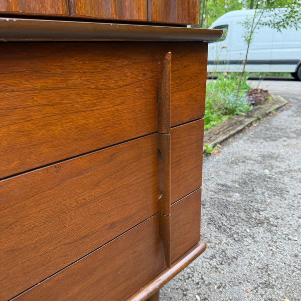 United Furniture Walnut Bedroom Set