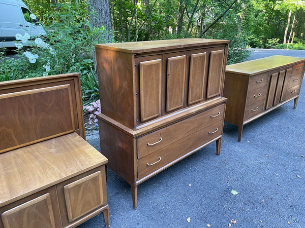 Broyhill Forward ‘70 Bedroom Set