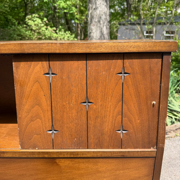 Broyhill Saga Full Size Walnut Headboard