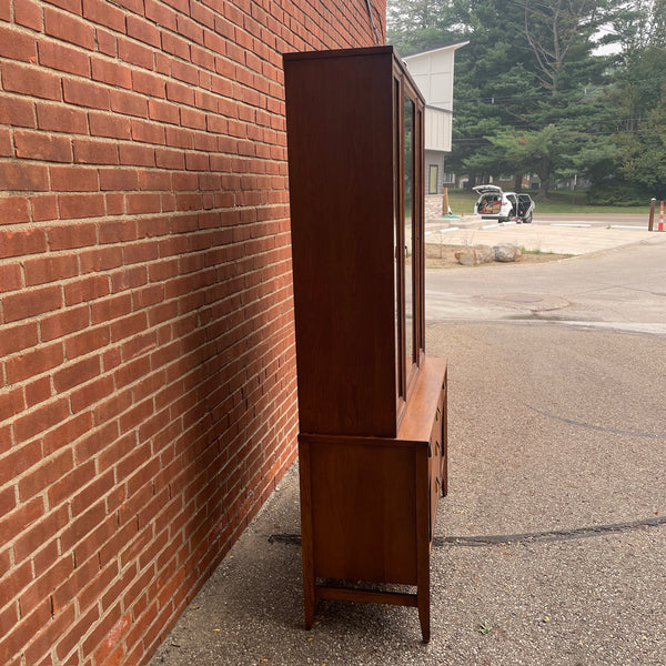Broyhill Brasilia 2-Piece Walnut Hutch China Cabinet