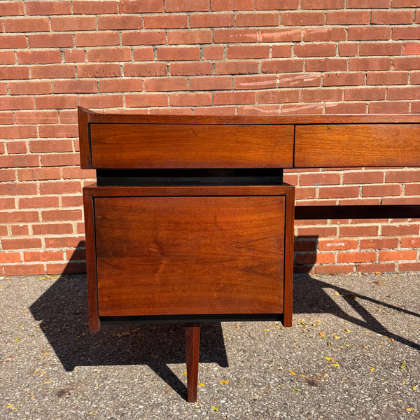 Merton Gershun for Dillingham Esprit Walnut Mid-Century Modern Desk