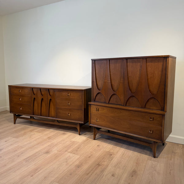 Mid Century Modern Broyhill Brasilia Walnut Dresser Set