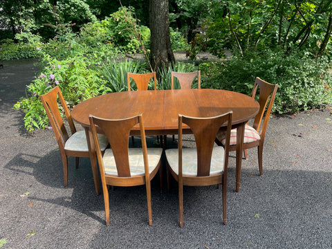 Broyhill Round / Oval Dining Set