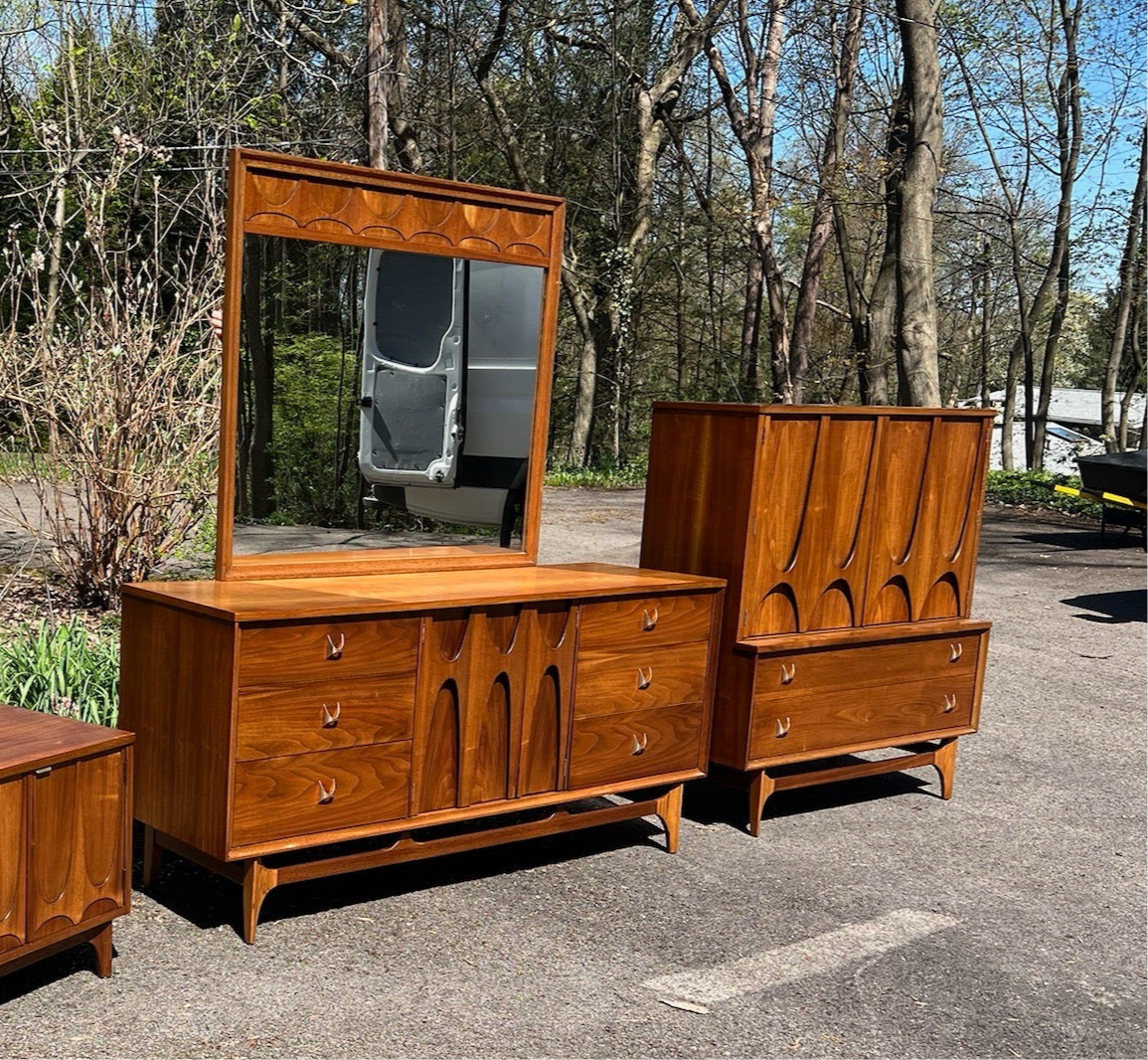 Broyhill Brasilia Dresser Set