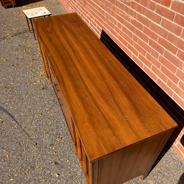 Kent Coffey Town House Mid-Century Modern Walnut 9-Drawer Dresser