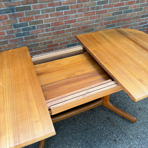 Danish Modern Teak Dining Set with 4 Niels Otto Møller Model 85 Chairs for for J.L. Møllers Møbelfabrik
