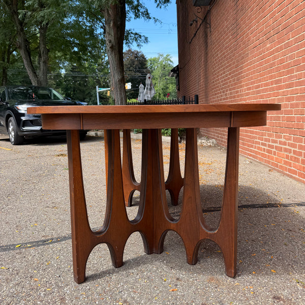 Broyhill Brasilia Mid-Century Modern Walnut Dining Set with 6 Chairs & 2 Leaves